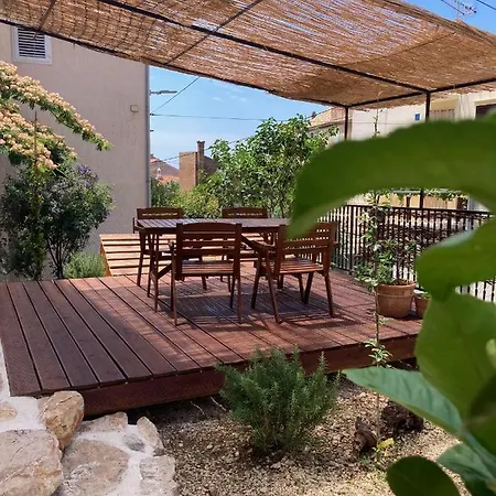 Mimoza Apartment *